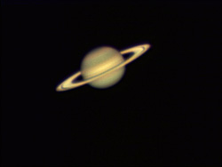 Saturne réalisé avec une PL1-m en trichromie. L'image est compilé seulement avec la couche verte et rouge.